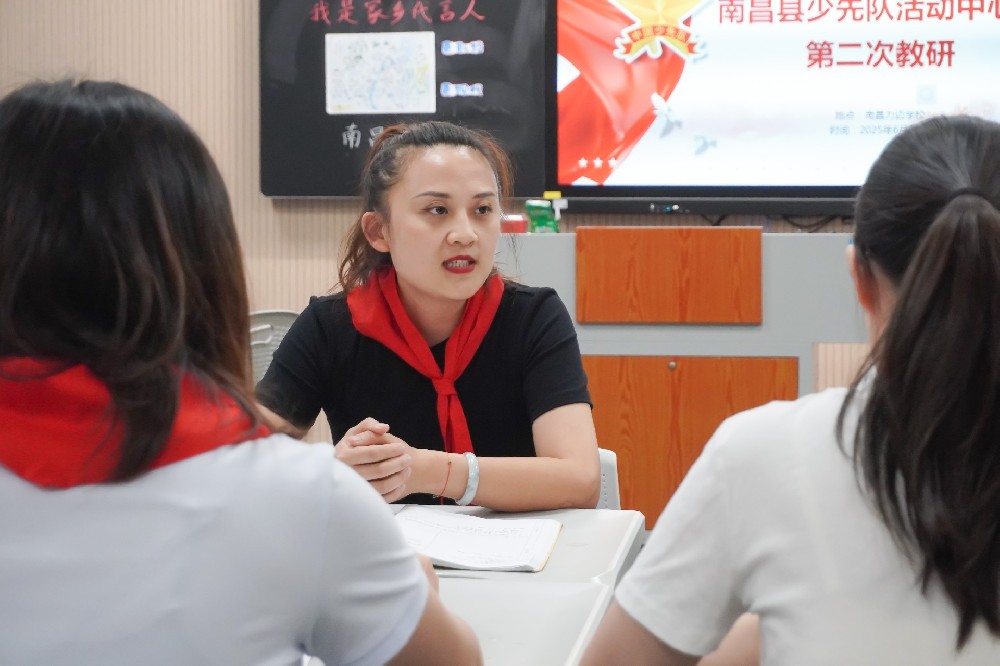 南昌县第三次少先队活动课教研在我校举行
